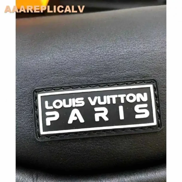 AAA Replica Louis Vuitton Discover Bumbag M44444 Black